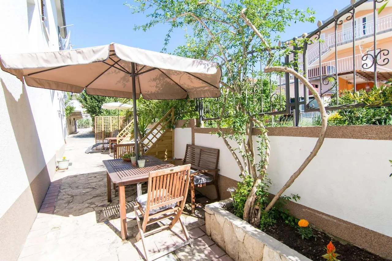 Gasthaus Studios Anette Trogir 3*,